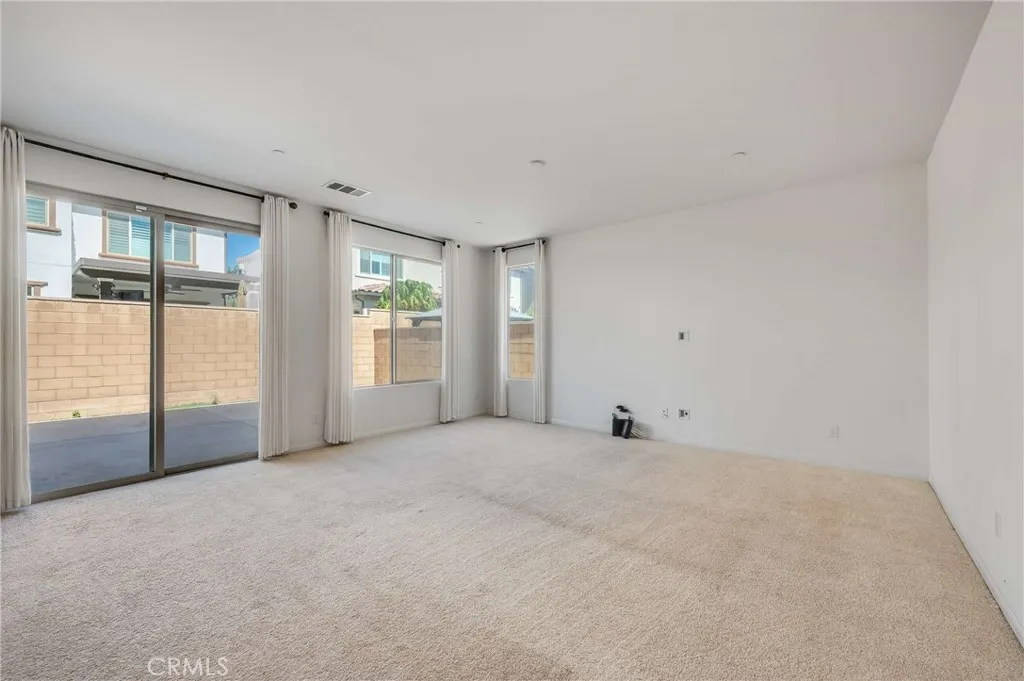 3447 E Sumac