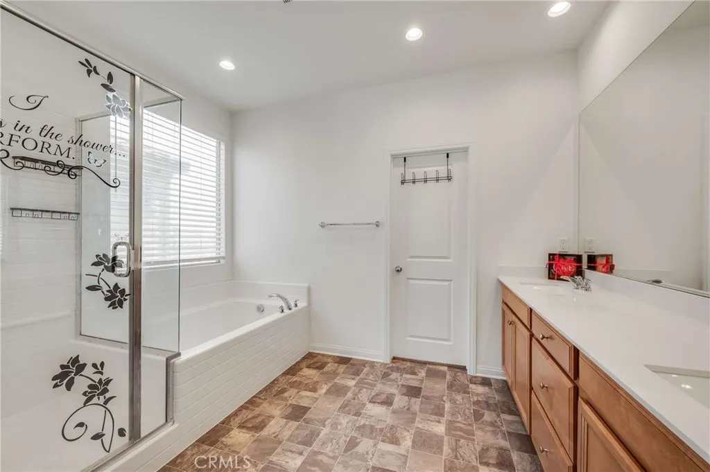 3447 E Sumac
