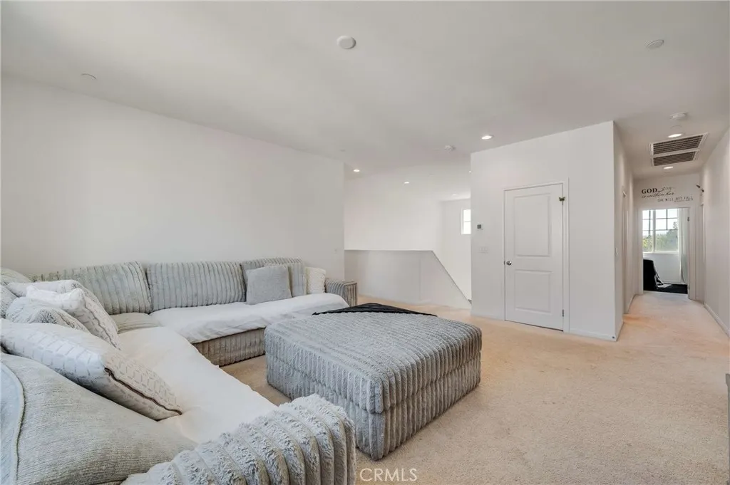 3447 E Sumac