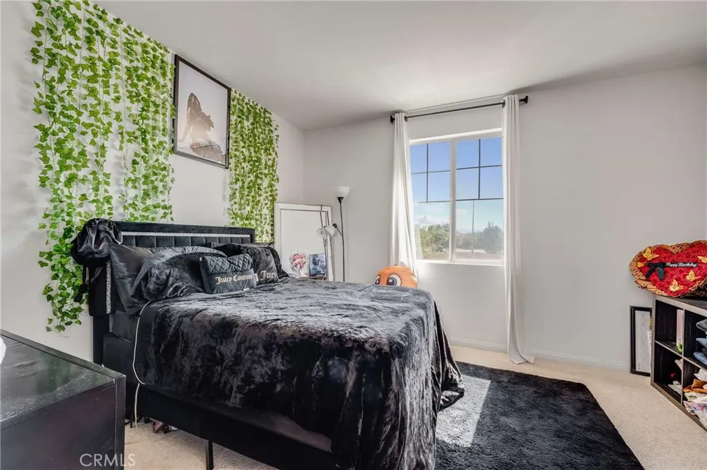 3447 E Sumac