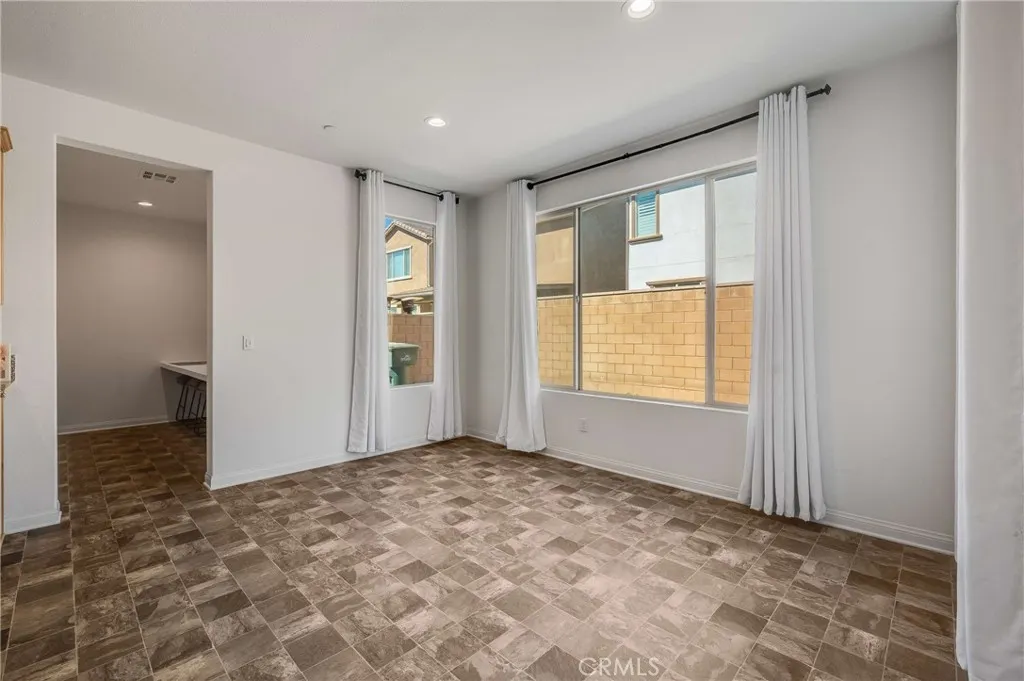3447 E Sumac