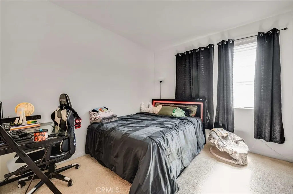 3447 E Sumac