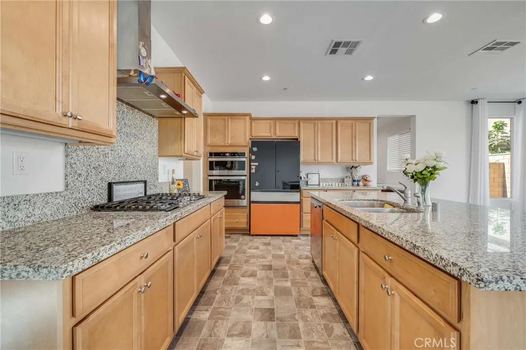 3447 E Sumac