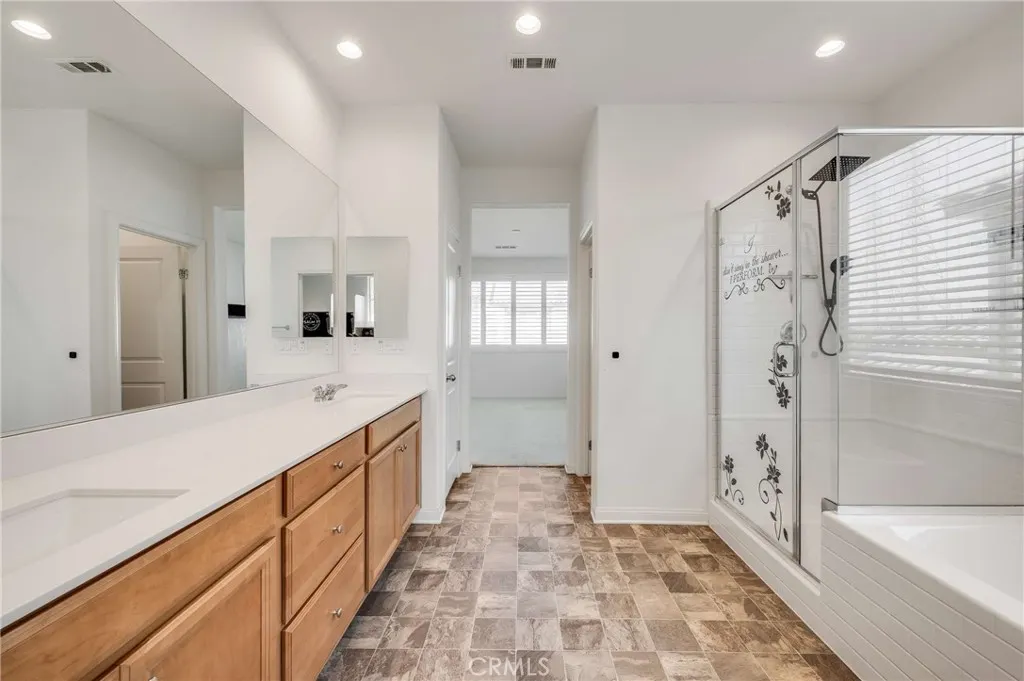 3447 E Sumac