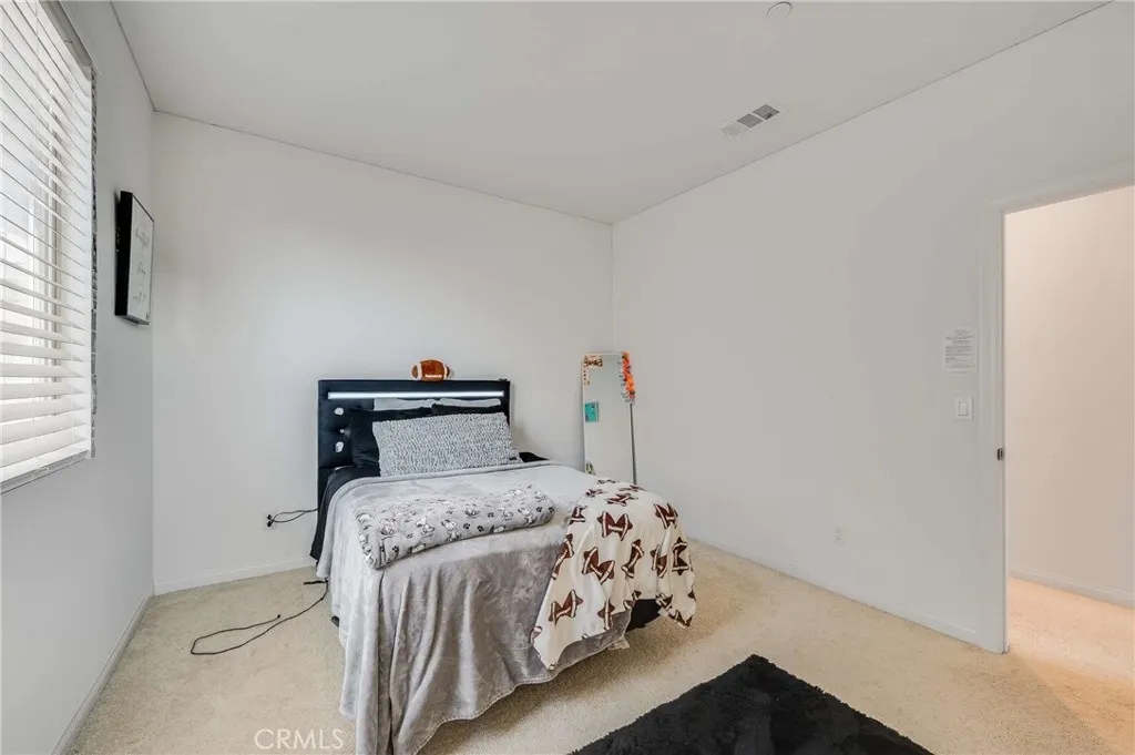 3447 E Sumac