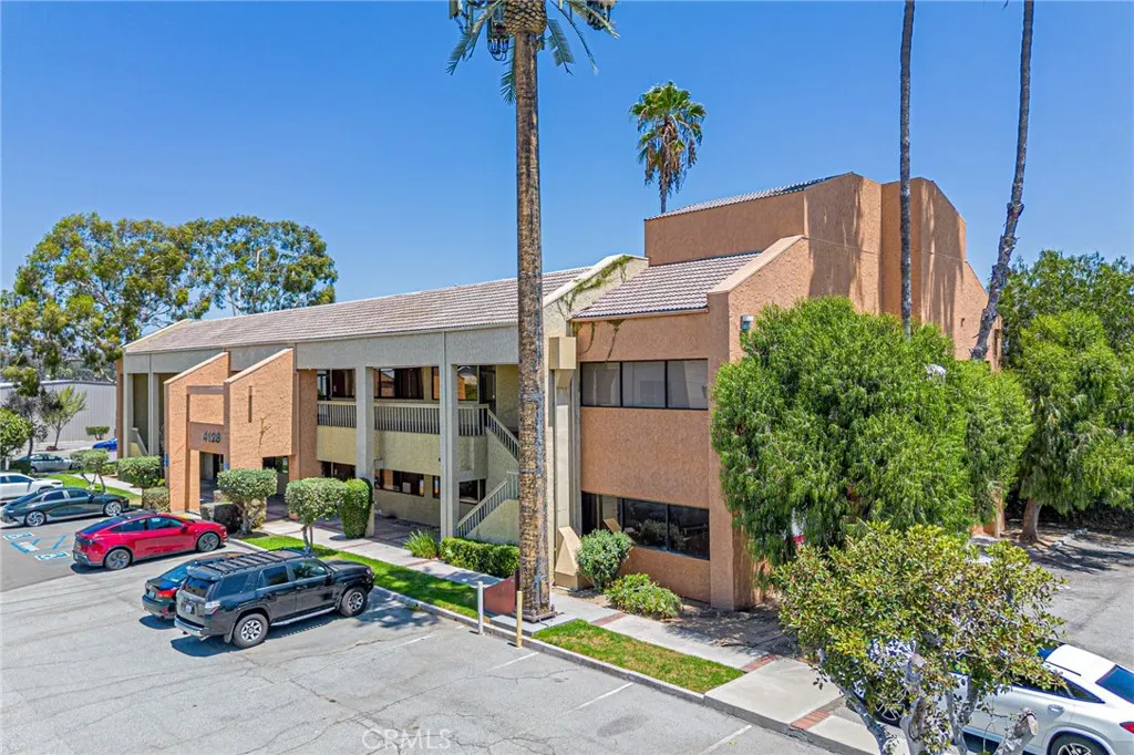 4128 W Commonwealth