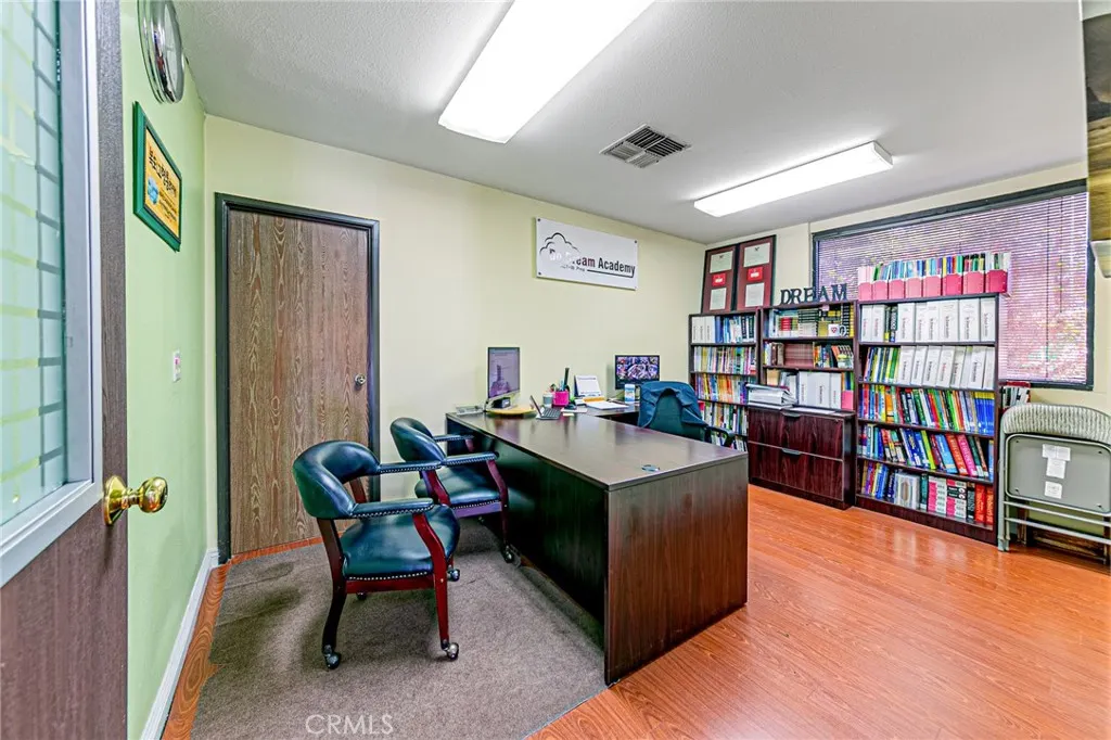 4128 W Commonwealth