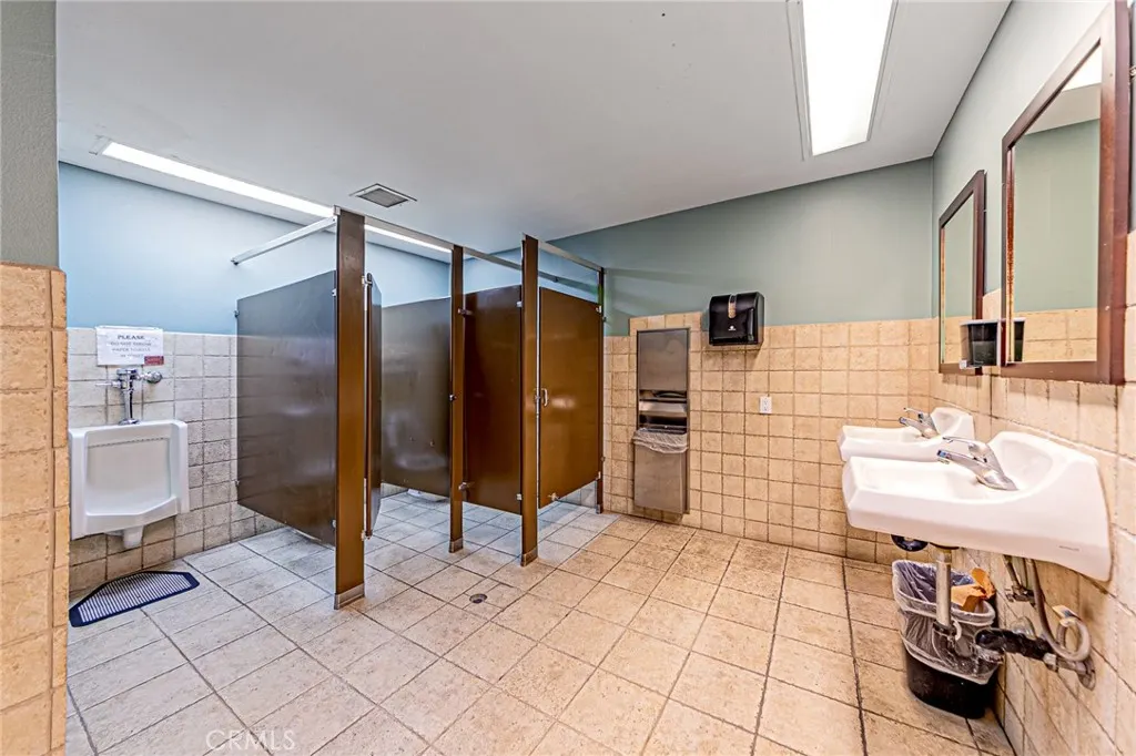 4128 W Commonwealth