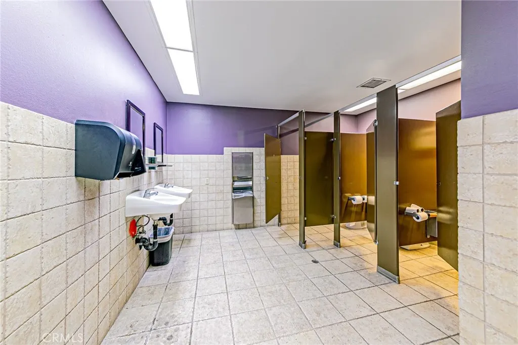 4128 W Commonwealth