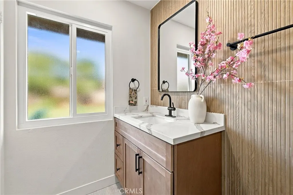 3907 Madonna