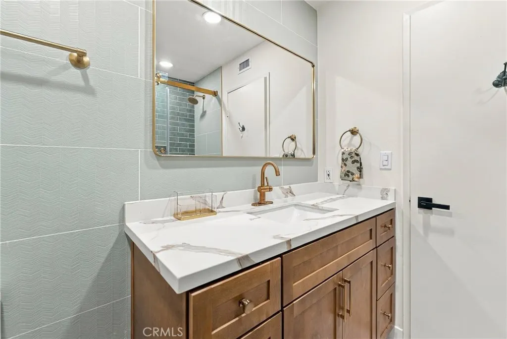 3907 Madonna