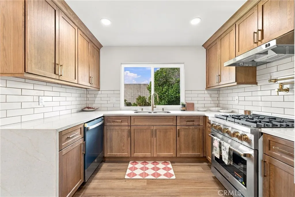3907 Madonna