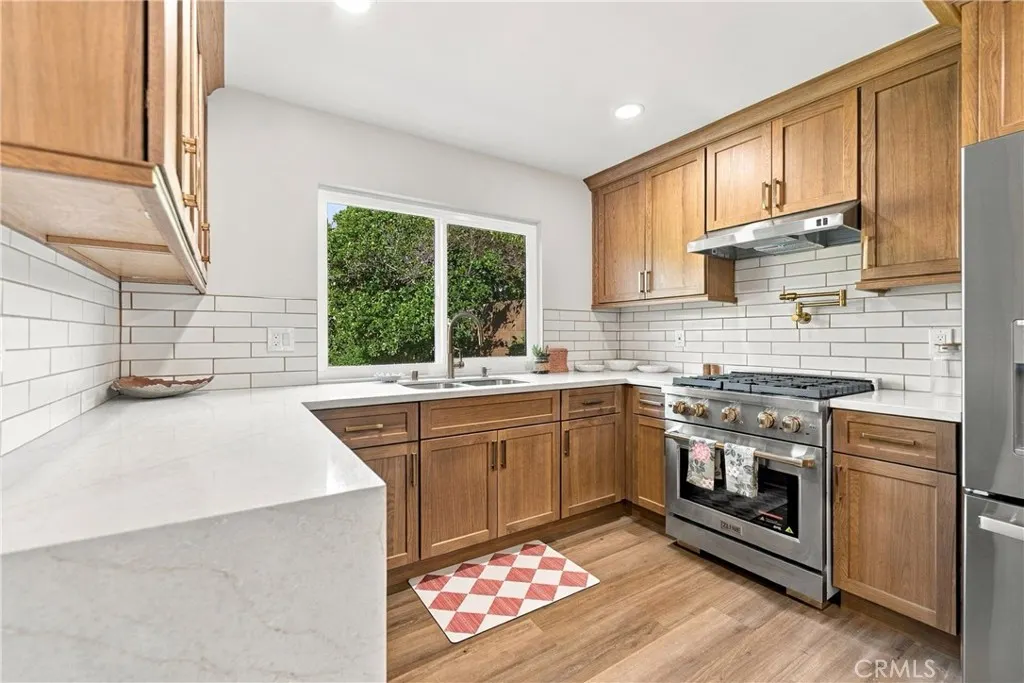 3907 Madonna