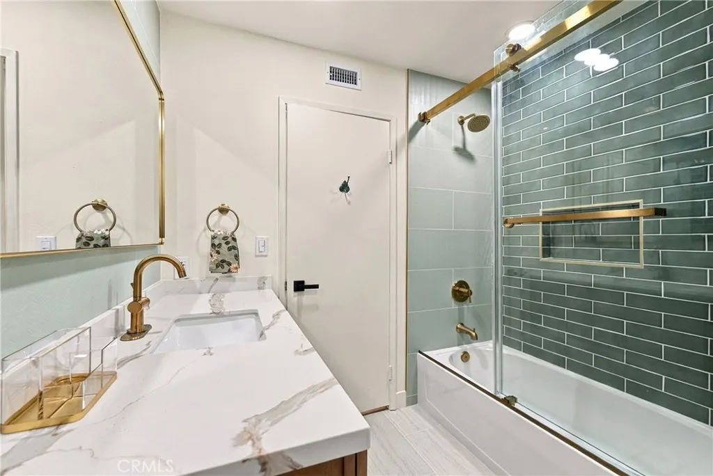 3907 Madonna
