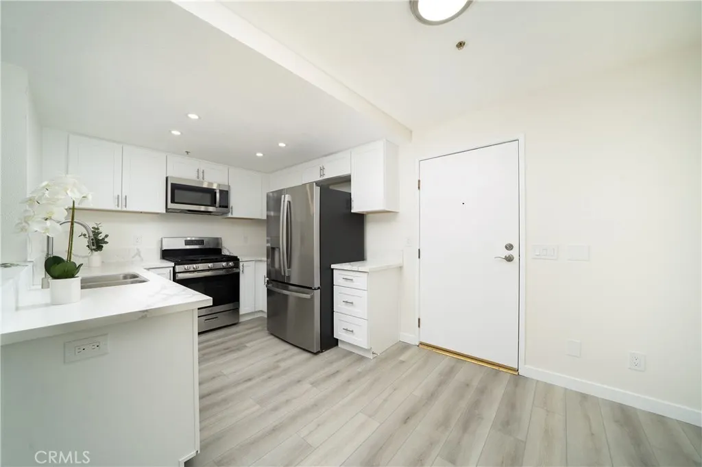 1501 N Brea Boulevard #212