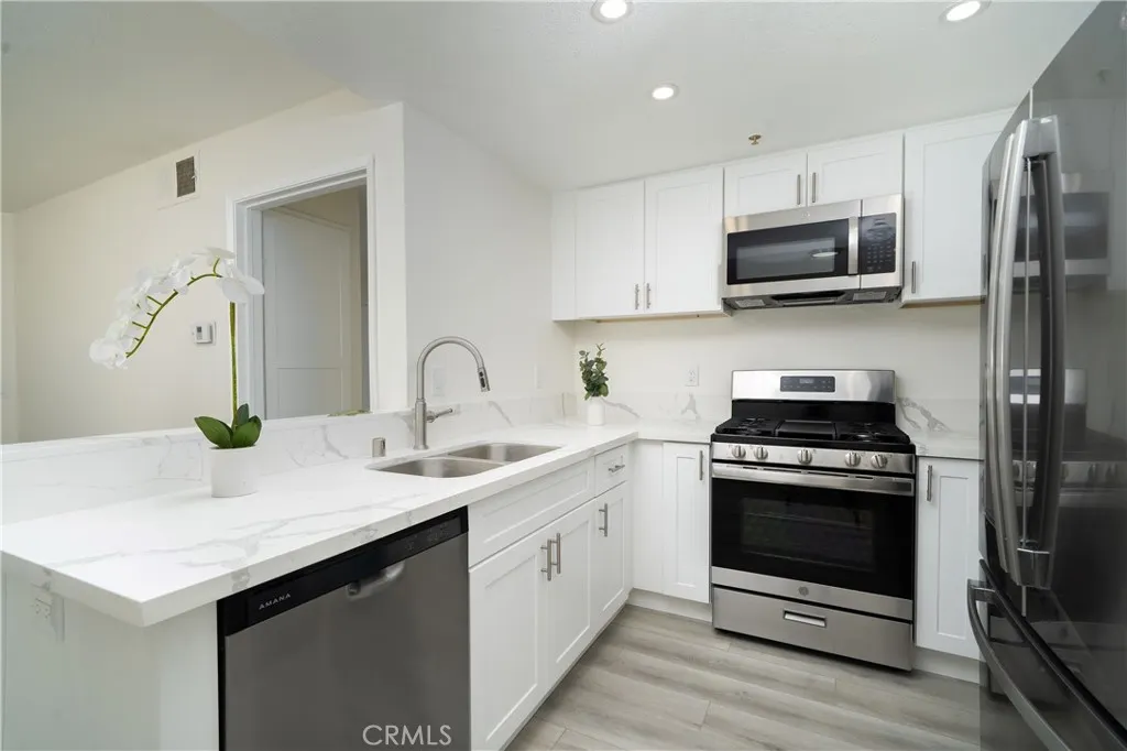 1501 N Brea Boulevard #212