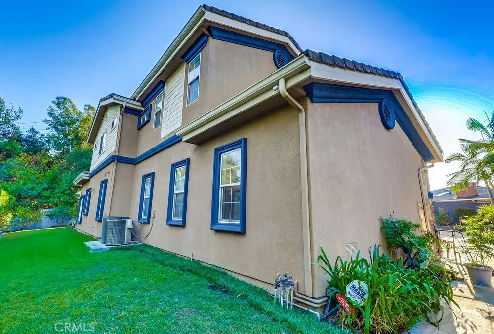 707 S Grand