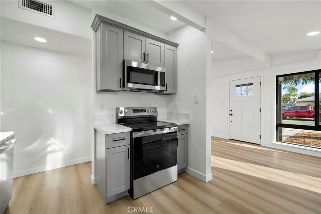 921 E 5th Street