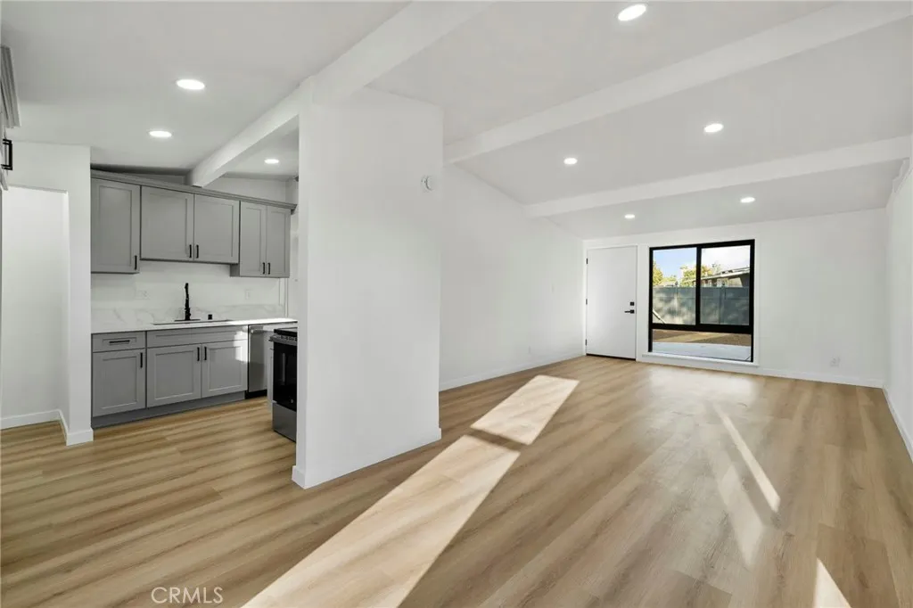921 E 5th Street