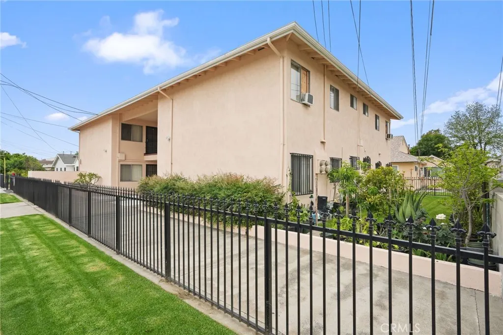 3065 Sastre Avenue