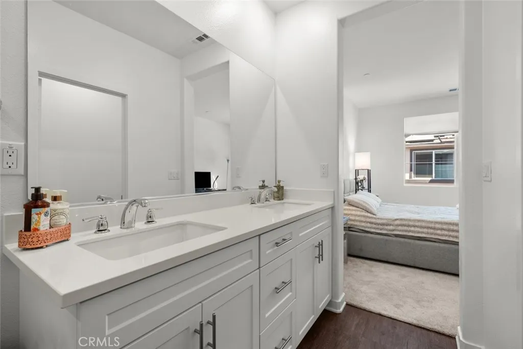 4276 S Montoya Paseo