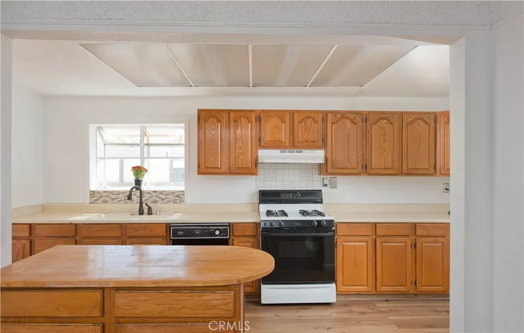 1106 N San Gabriel