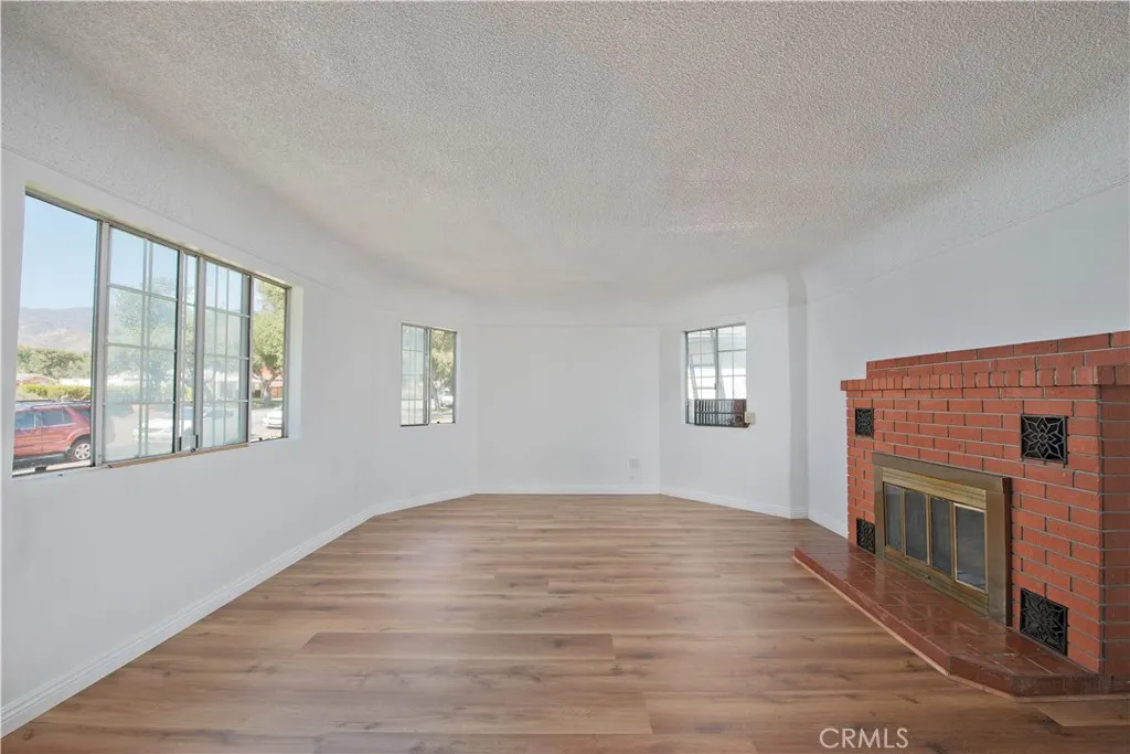 1106 N San Gabriel