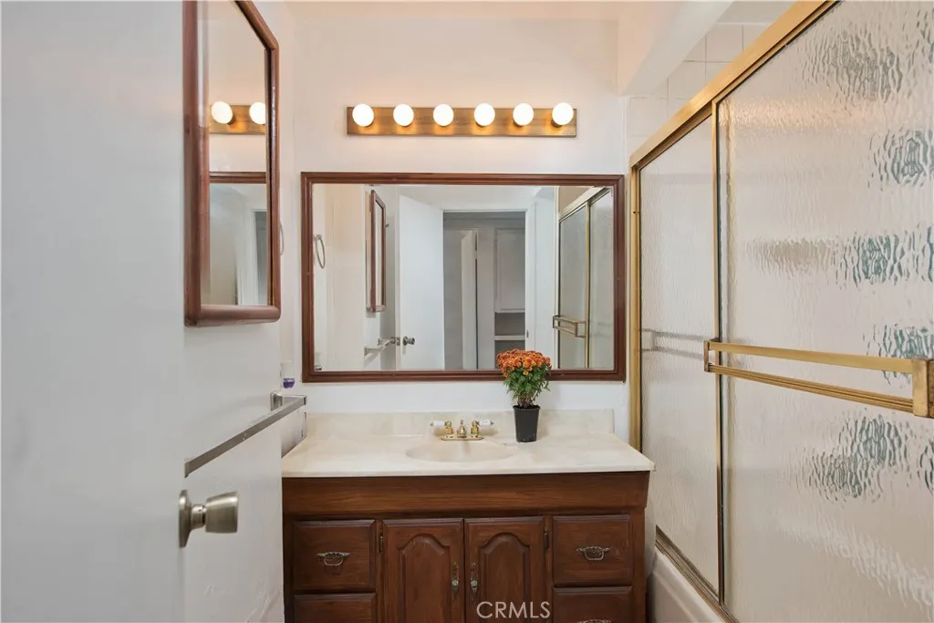 1106 N San Gabriel