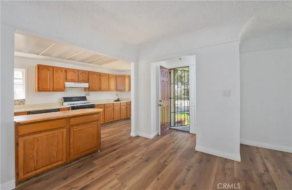 1106 N San Gabriel
