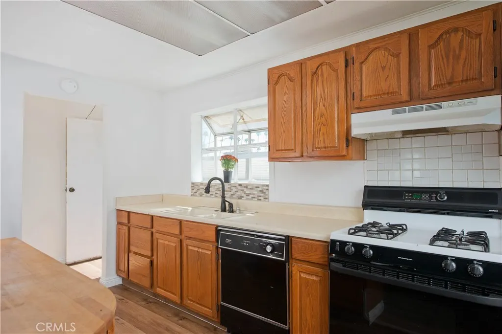 1106 N San Gabriel