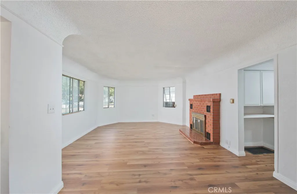 1106 N San Gabriel