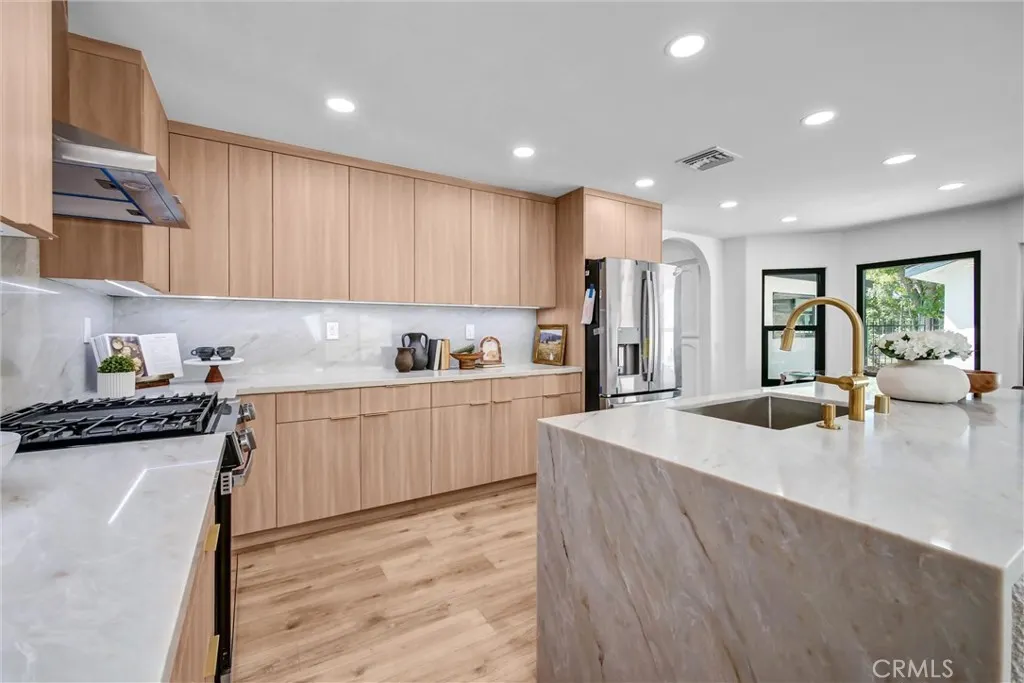 403 W 5th
