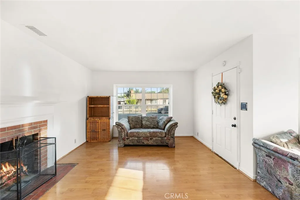 1517 W Grand Avenue