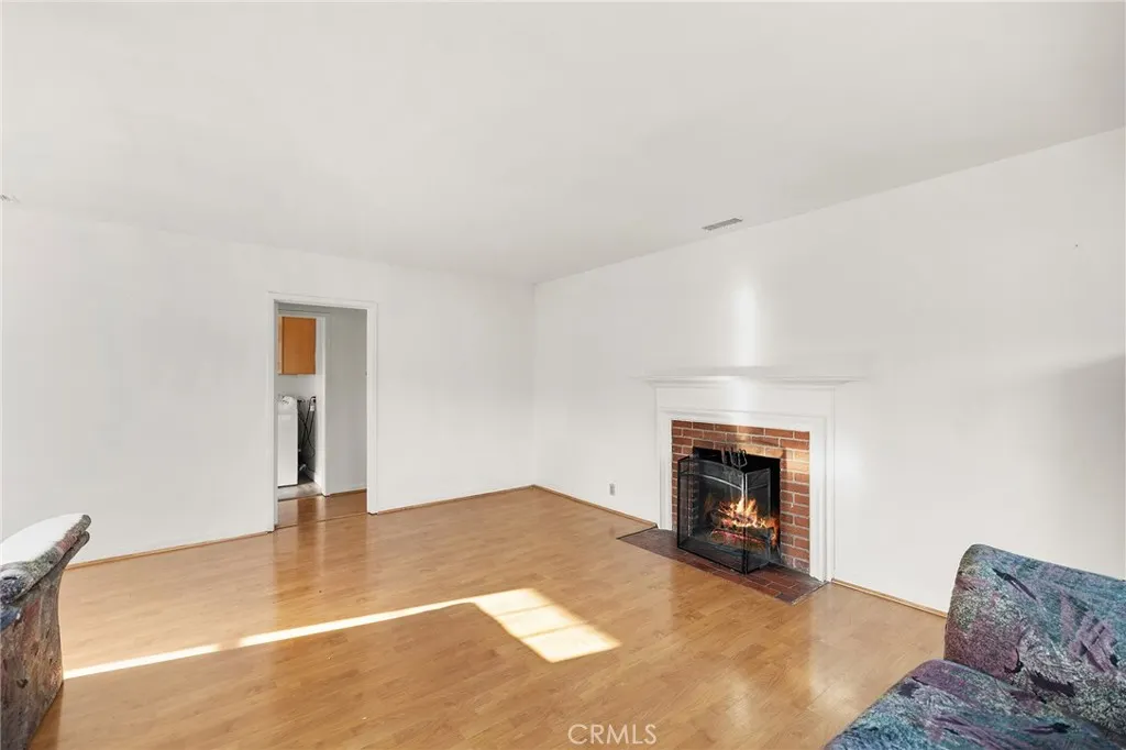 1517 W Grand Avenue