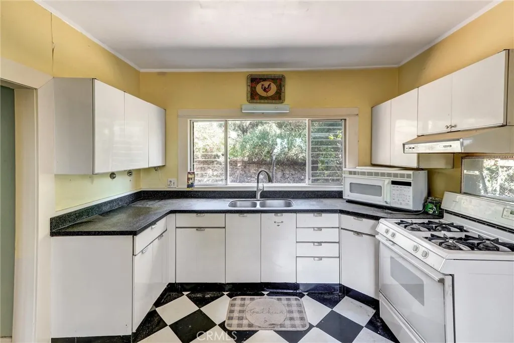 1012 Glencoe Heights Drive
