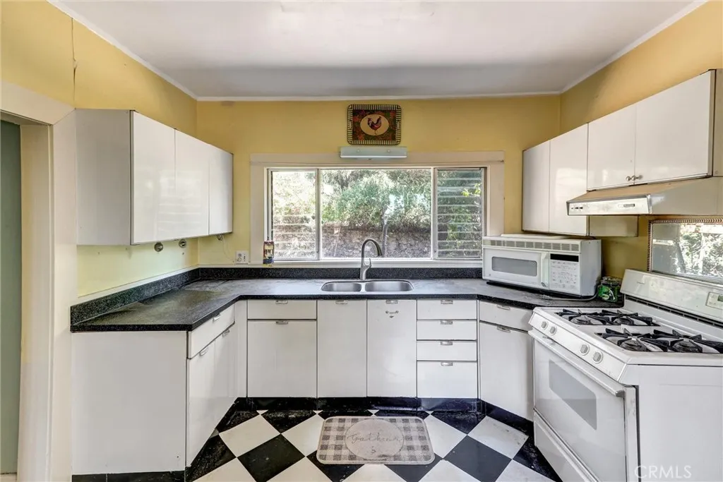 1012 Glencoe Heights Drive