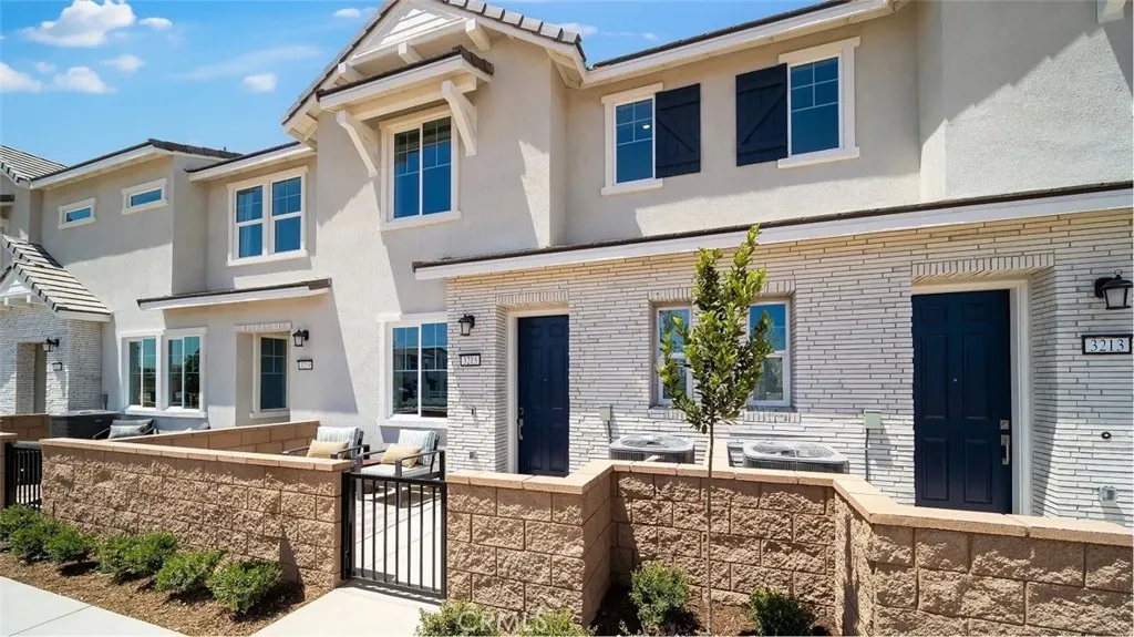 3192 Homestead Paseo