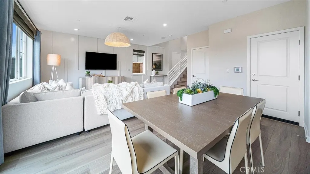 3282 Floral Paseo