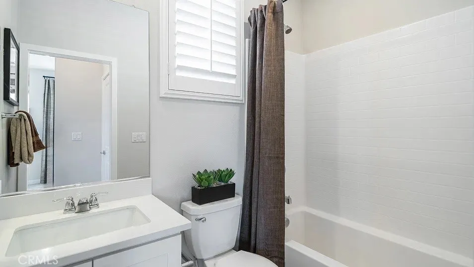 2552 E Lincoln Paseo