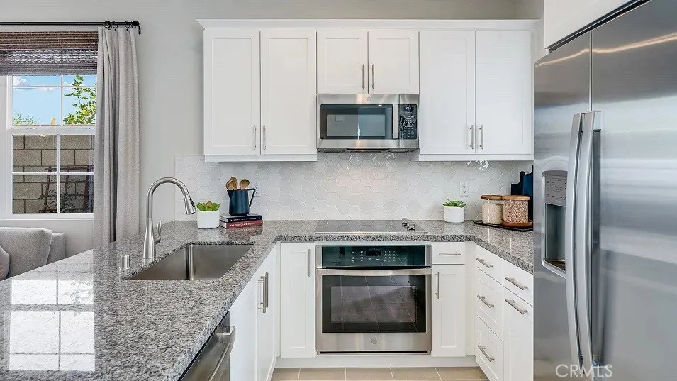2552 E Lincoln Paseo
