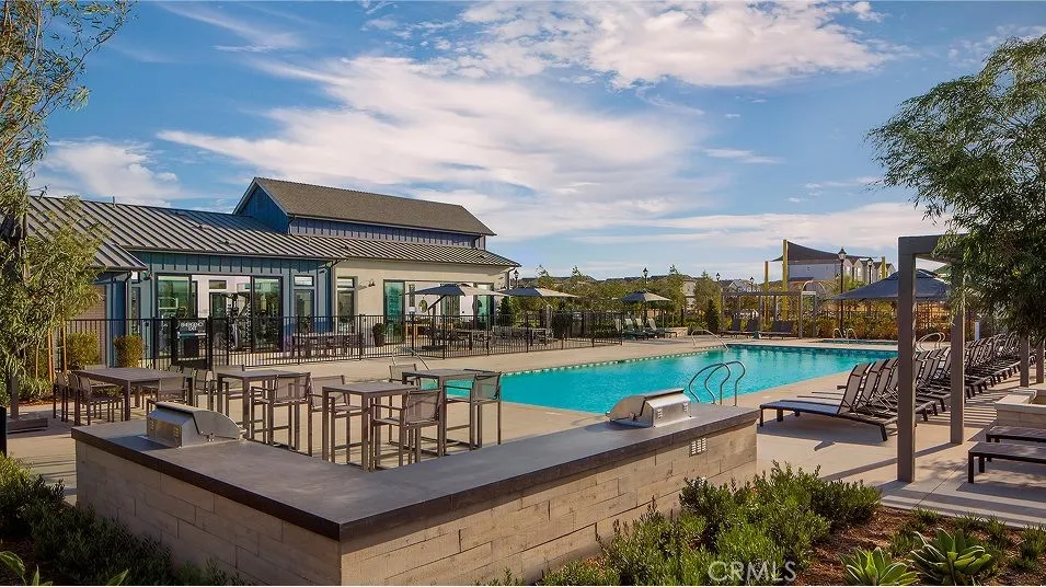 2552 E Lincoln Paseo