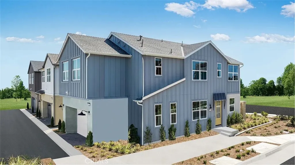 2612 E Forest Paseo