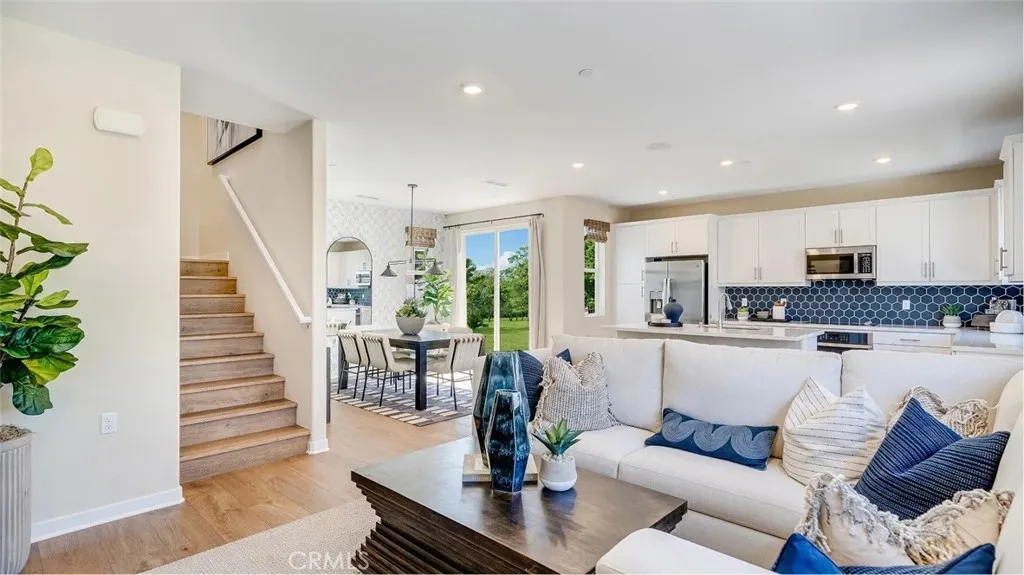2612 E Forest Paseo