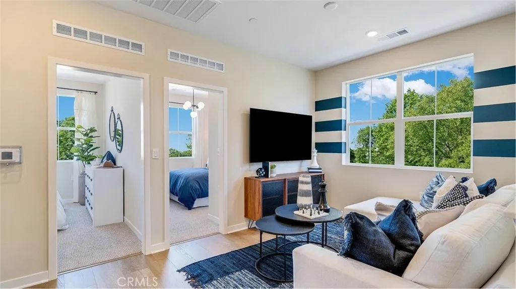 2612 E Forest Paseo
