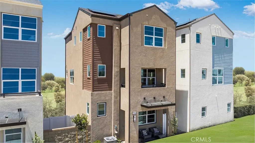 2573 E Lincoln Paseo