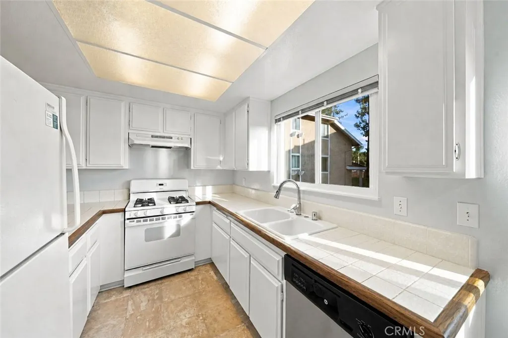 981 W Imperial Hwy #23