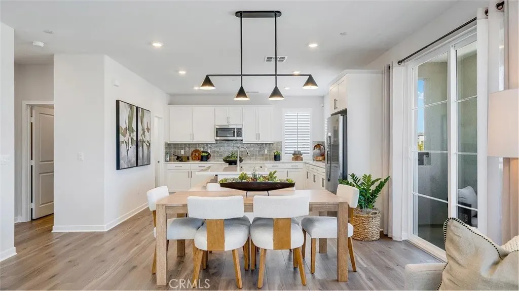 2631 E Lincoln Paseo