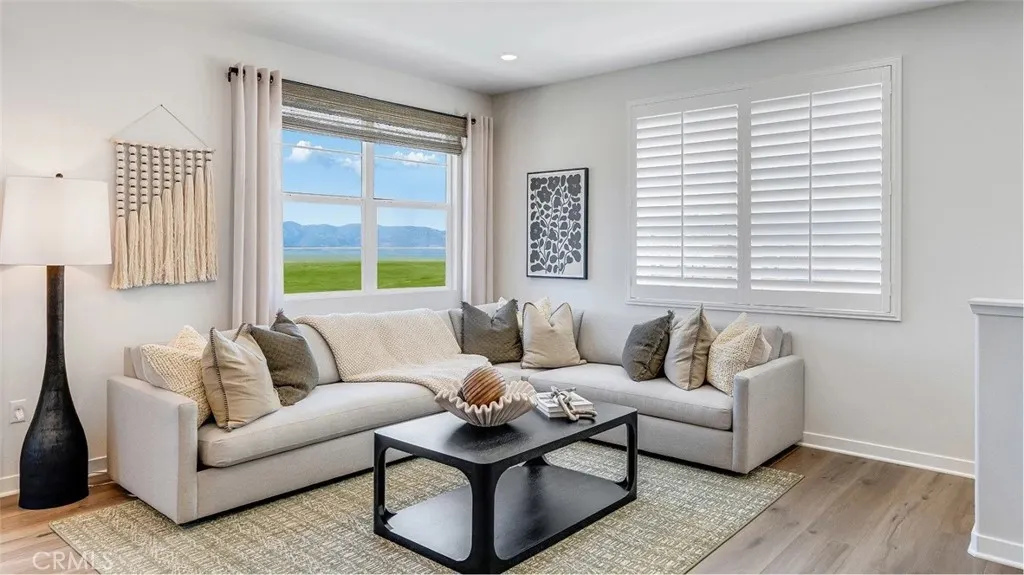 2631 E Lincoln Paseo