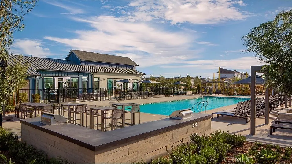 2637 E Lincoln Paseo