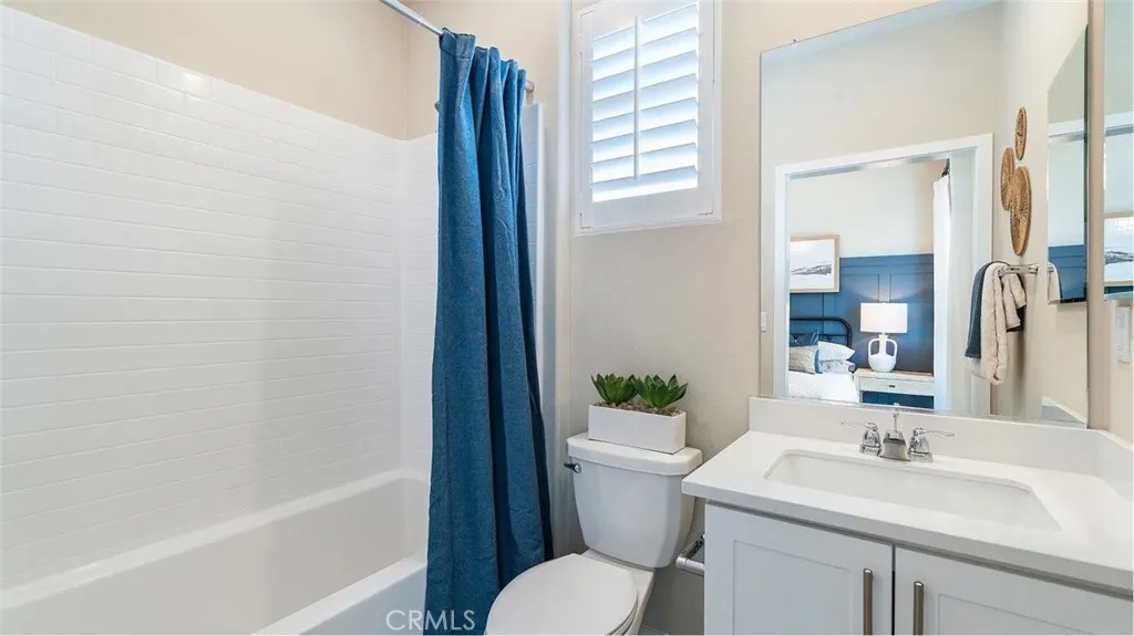 2637 E Lincoln Paseo